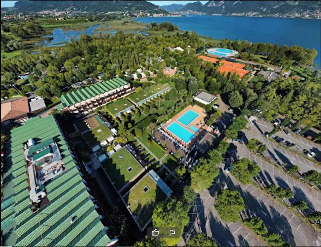 Le Case Del Patio Homes, Cosy, Functional And With Swimming Pool Iseo Dom wakacyjny