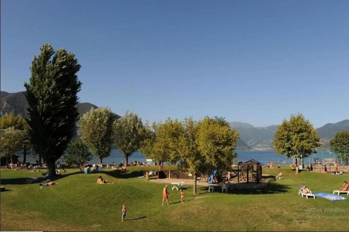 Le Case Del Patio Homes, Cosy, Functional And With Swimming Pool Iseo 0*,